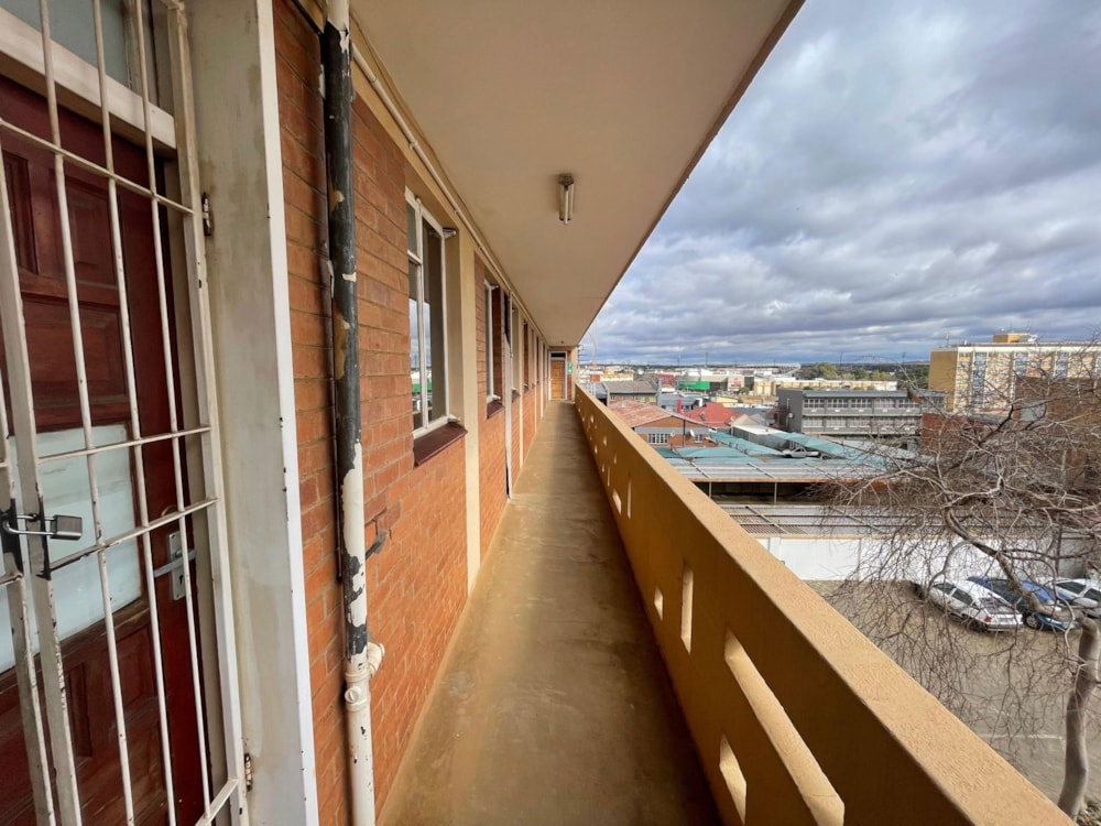 Apartment for sale in Westdene, Bloemfontein - 1BX1704076 Apartment for sale in Westdene, Bloemfontein - 1BX1704076