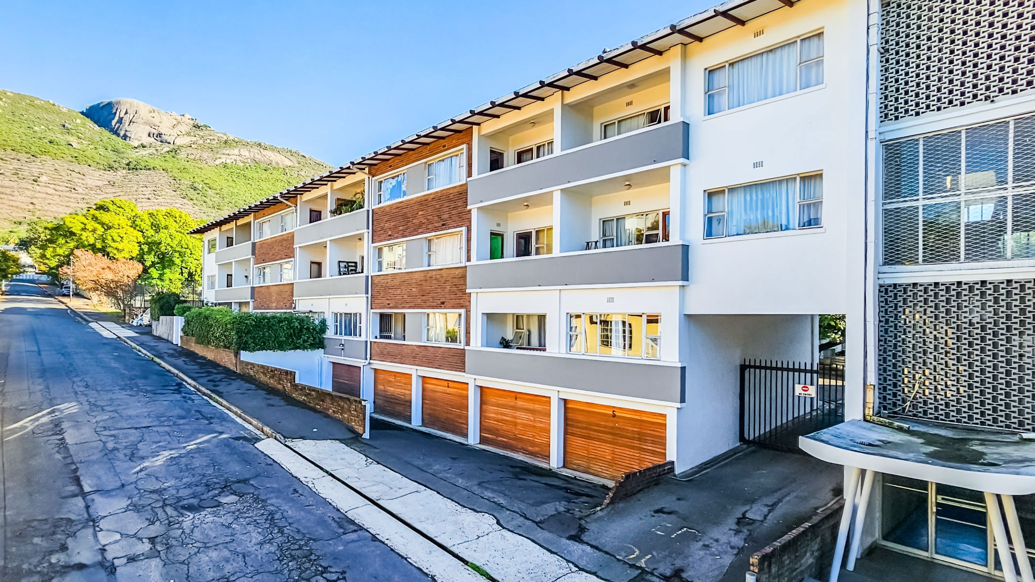 Commercial flats for sale in Hoog-En-Droog - TK1702816