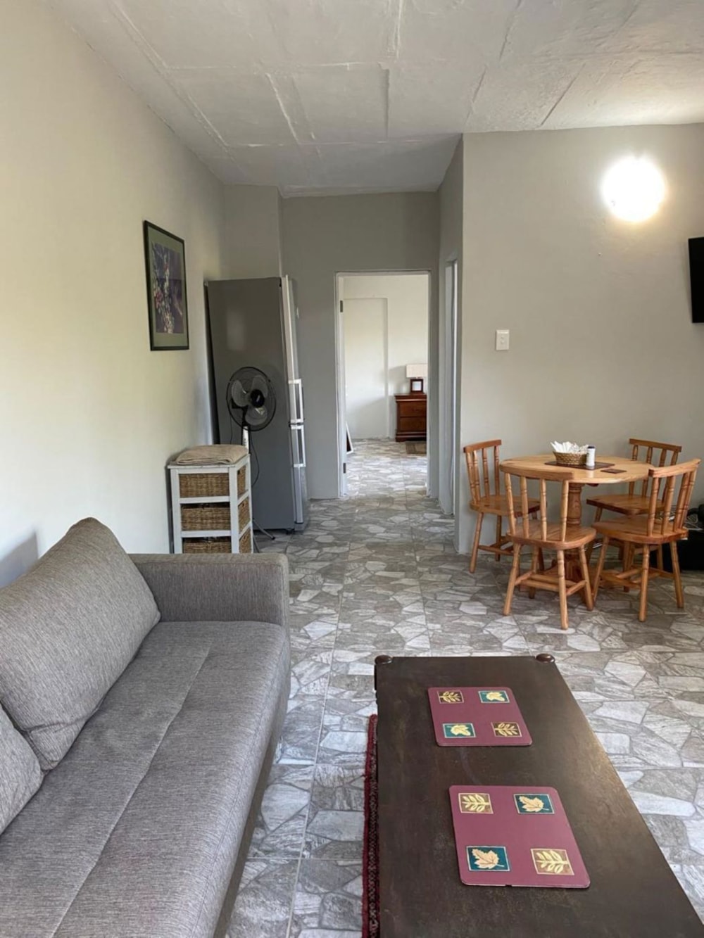 Garden cottage let in Waterfall, Upper Highway - 1KF1704749