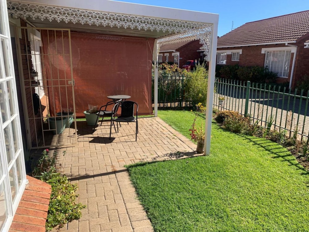 Retirement home let in Fichardt Park - 1BX1702875 Retirement home let in Fichardt Park - 1BX1702875