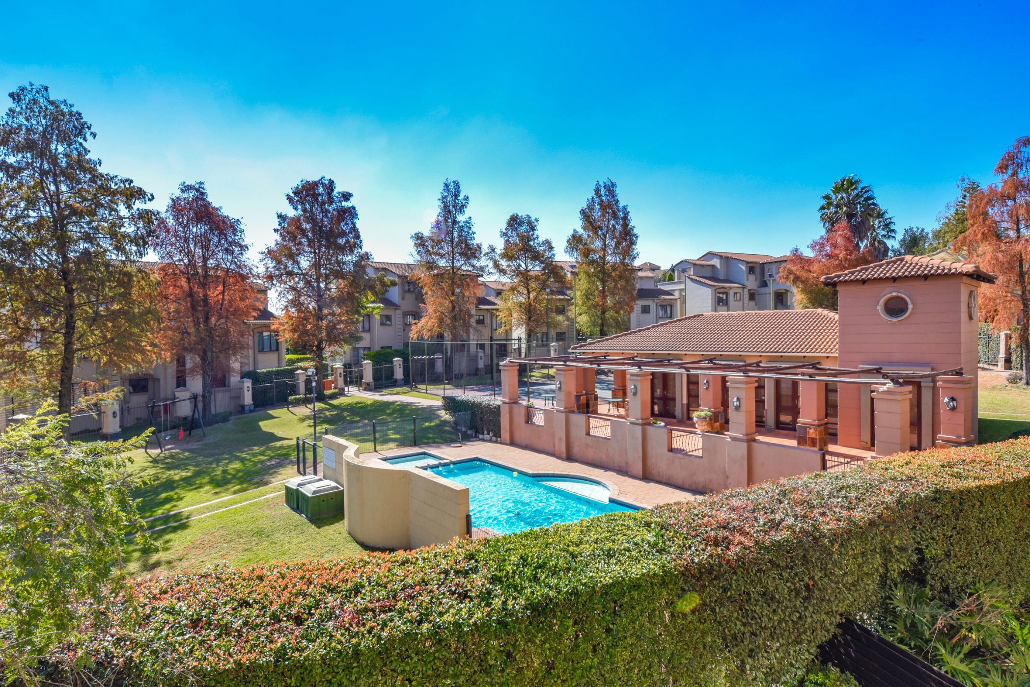 Apartment for sale in Douglasdale - FW1705042