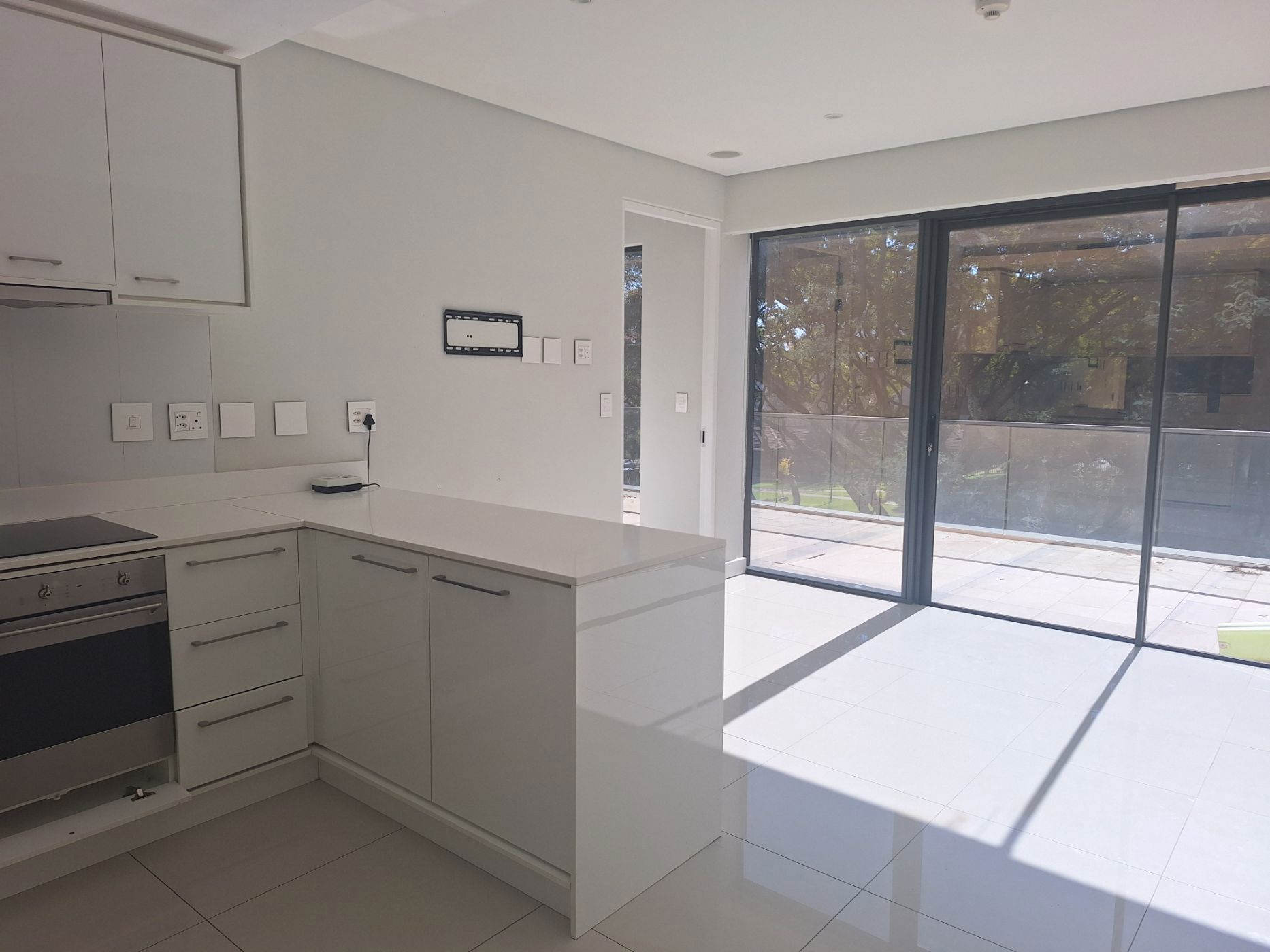 Apartment let in Rosebank, Johannesburg - JBL1703680