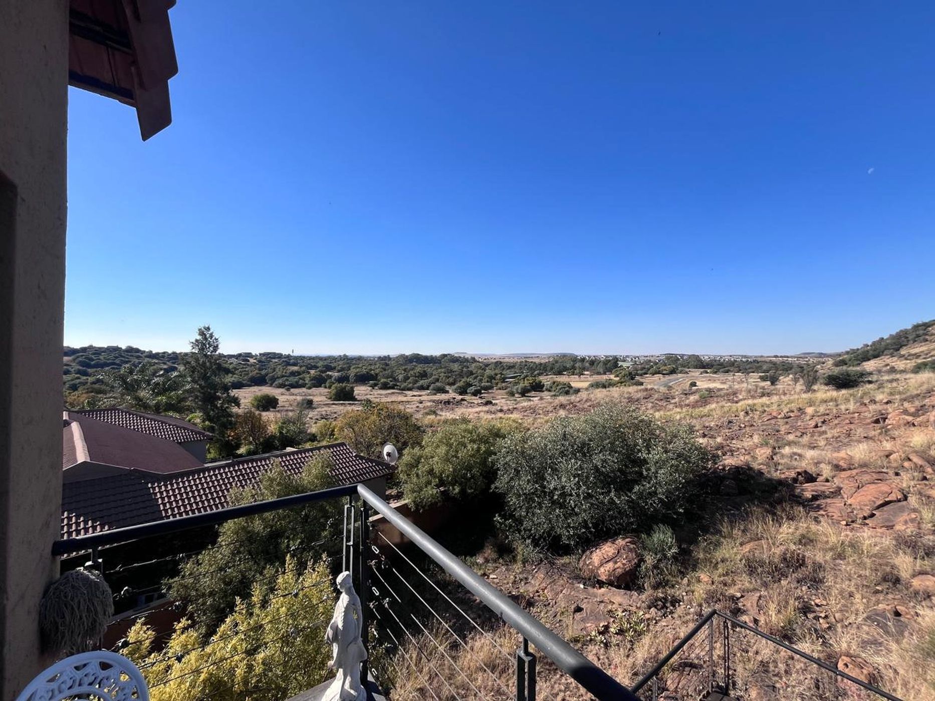 Double-storey house for sale in Woodland Hills - 1BX1727732