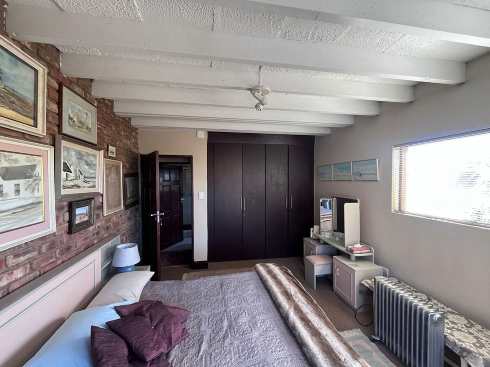 Double-storey house for sale in Woodland Hills - 1BX1727732