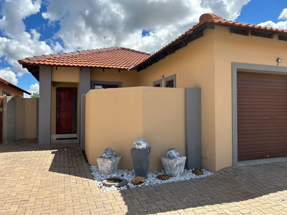 Townhouse for sale in Bendor Park - 1PS1701668 Townhouse for sale in Bendor Park - 1PS1701668