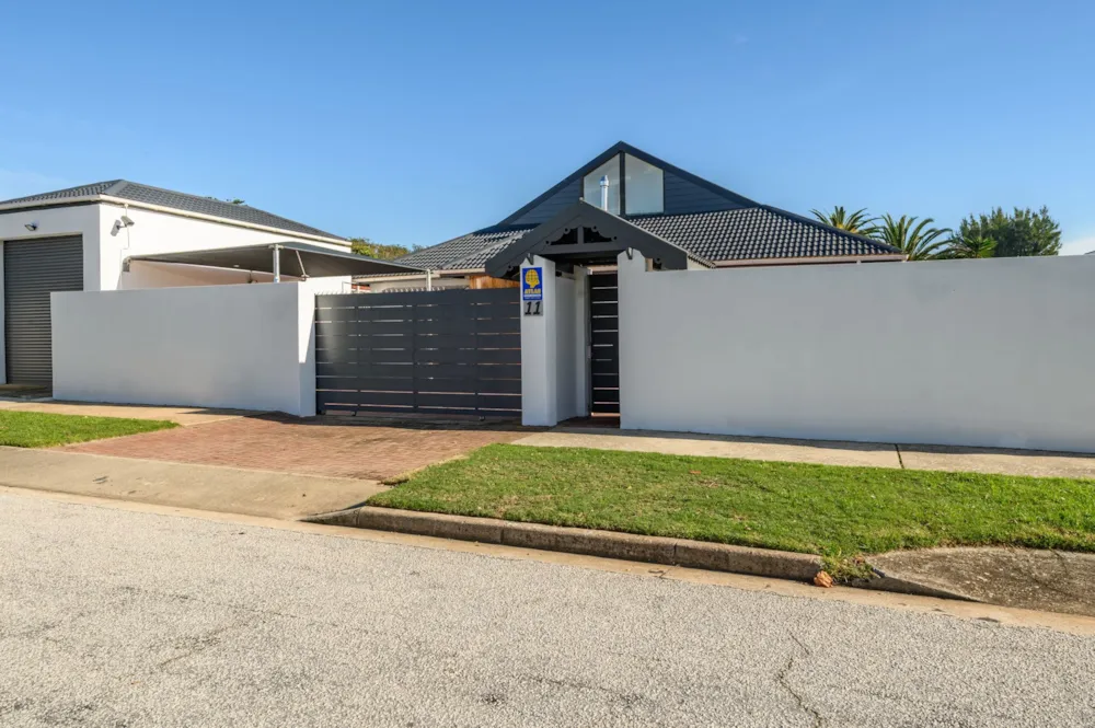 House for sale in Summerstrand - 1PLZ1704540 House for sale in Summerstrand - 1PLZ1704540