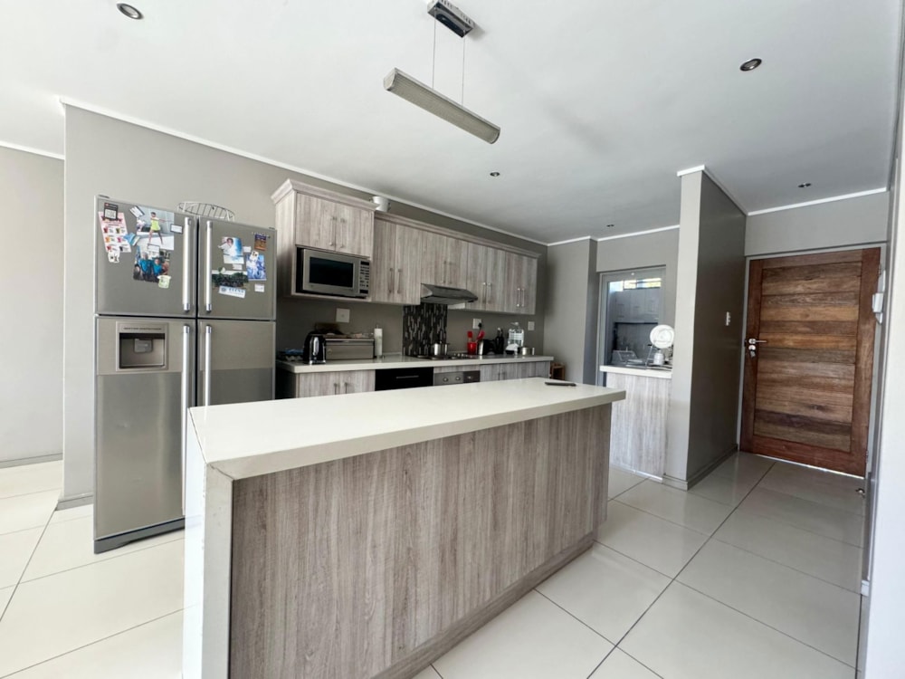 Townhouse for sale in Bendor Park - 1PS1704269 Townhouse for sale in Bendor Park - 1PS1704269