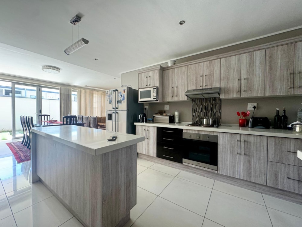 Townhouse for sale in Bendor Park - 1PS1704269 Townhouse for sale in Bendor Park - 1PS1704269