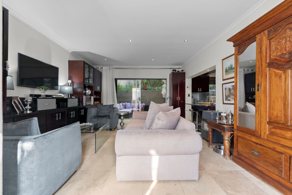 Apartment sold in Green Point, Cape Town - AS1704586 Apartment sold in Green Point, Cape Town - AS1704586