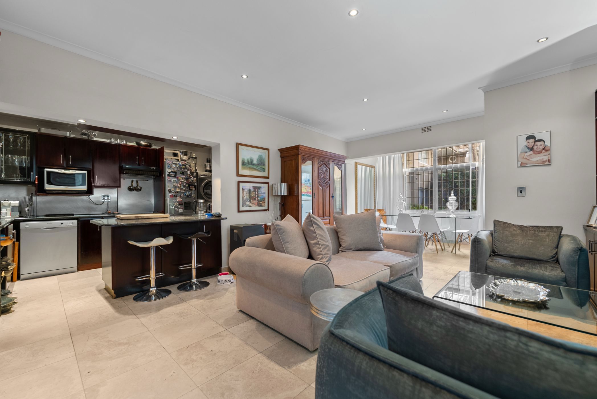 Apartment sold in Green Point, Cape Town - AS1704586