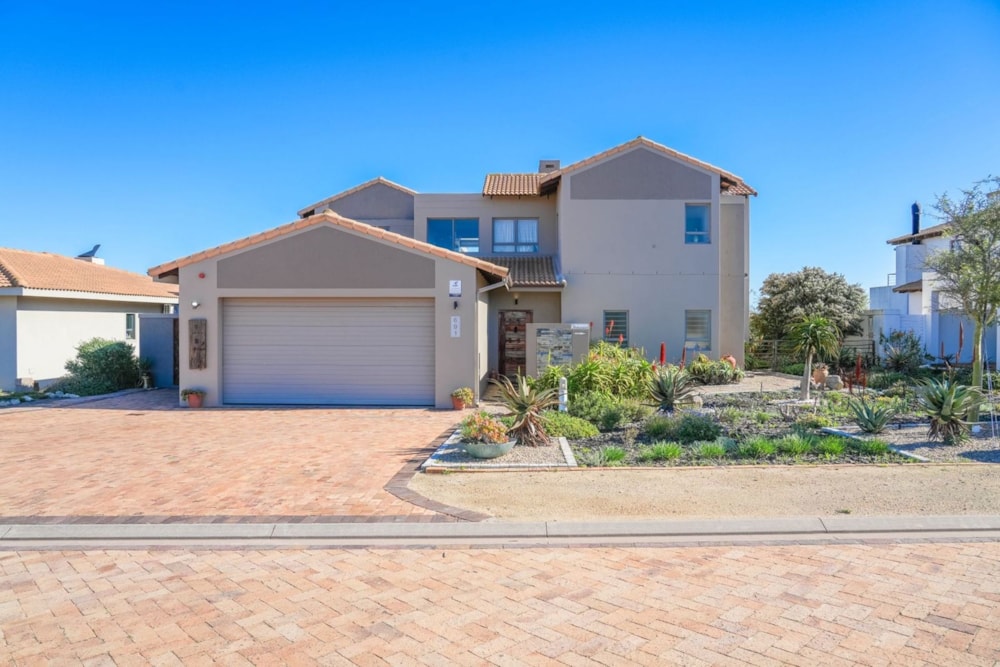 House for sale in Langebaan Country Estate - LA1703535 House for sale in Langebaan Country Estate - LA1703535