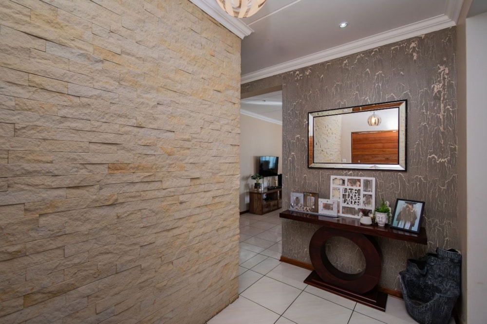 Double-storey house for sale in Shellyvale - 1BX1704841 Double-storey house for sale in Shellyvale - 1BX1704841