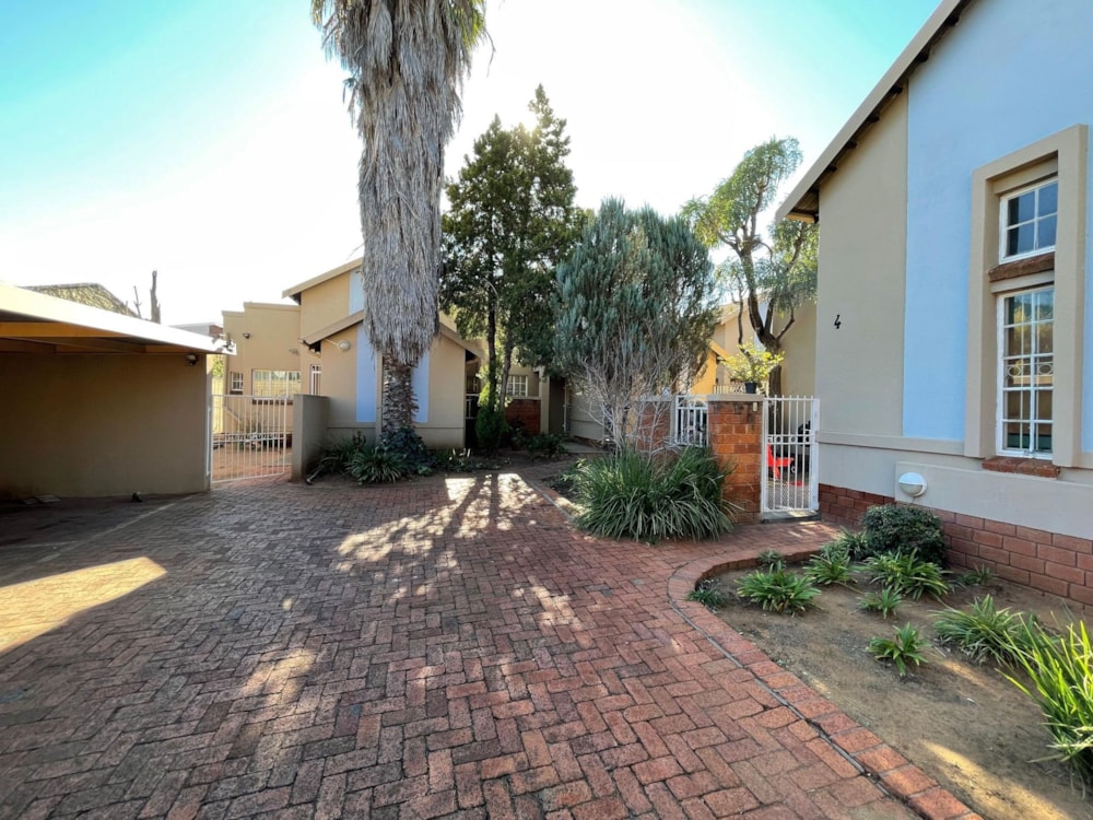 Townhouse for sale in Westdene, Bloemfontein - 1BX1704483