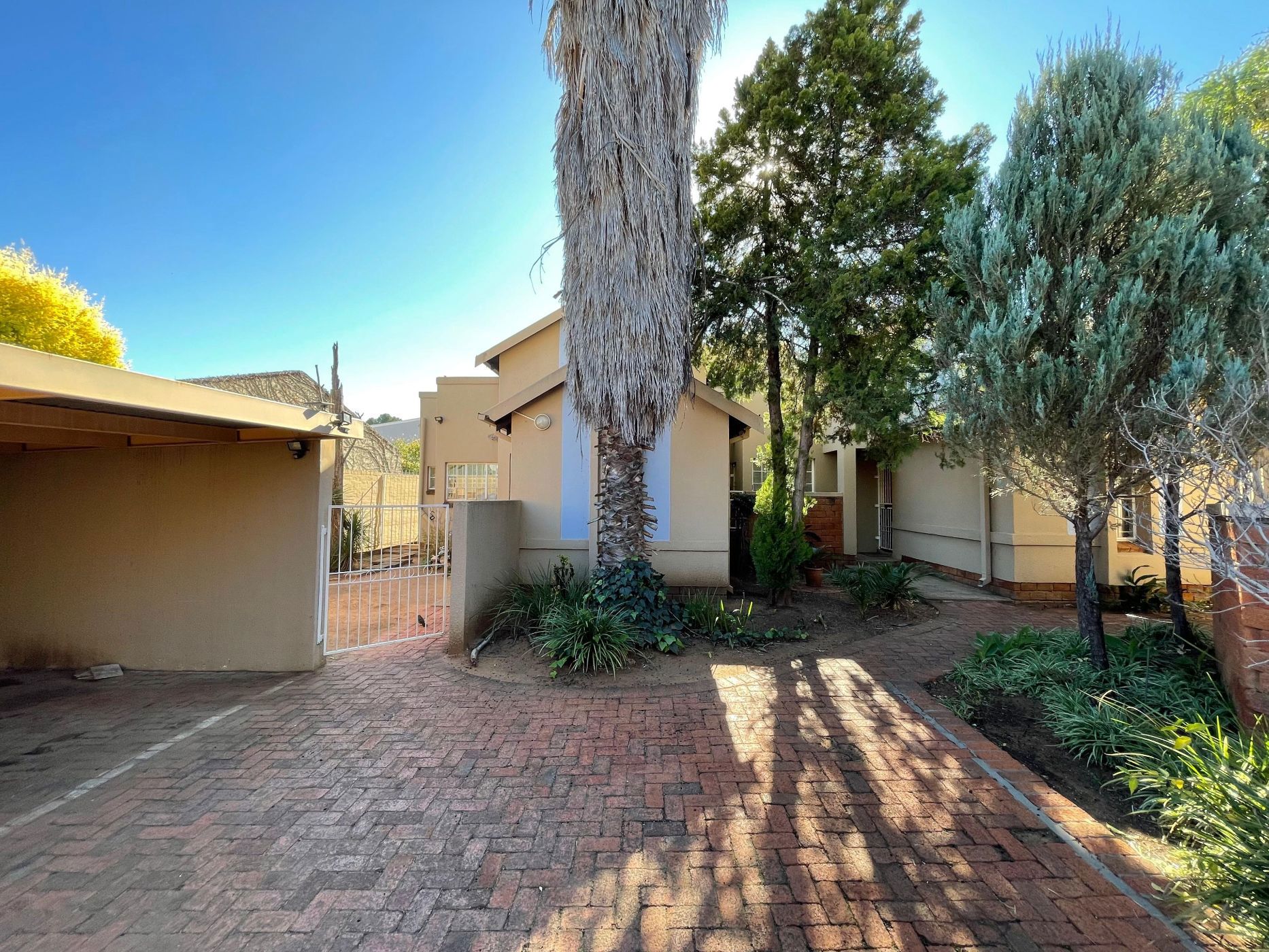 Townhouse for sale in Westdene, Bloemfontein - 1BX1704483