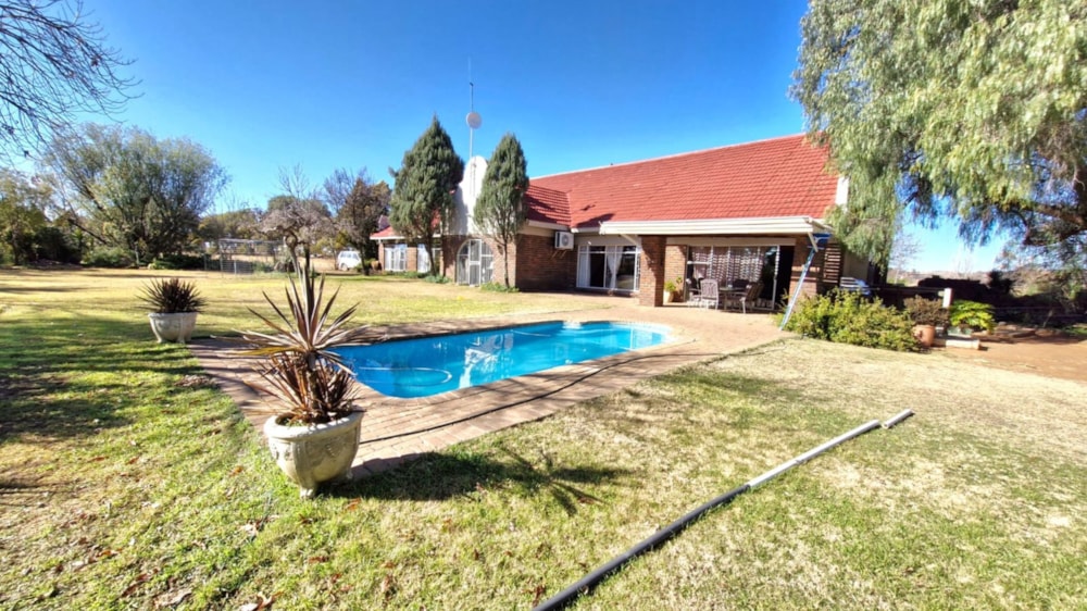 Smallholding for sale in Roodewal - 1BX1705201