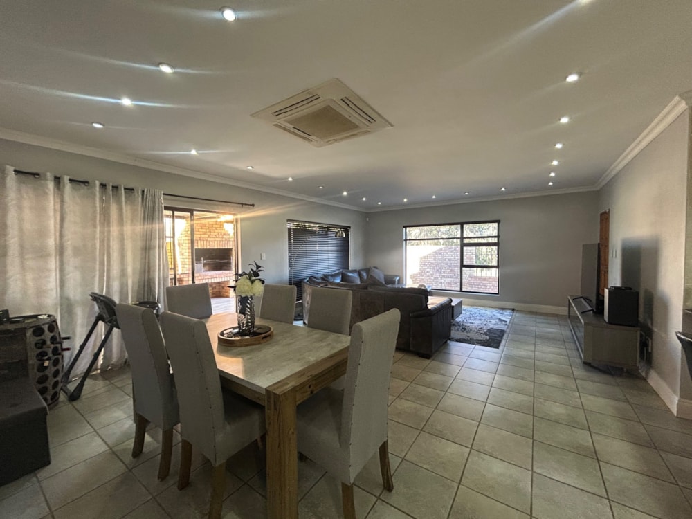 House sold in Hillcrest, Kimberley - 1KJ1706013 House sold in Hillcrest, Kimberley - 1KJ1706013