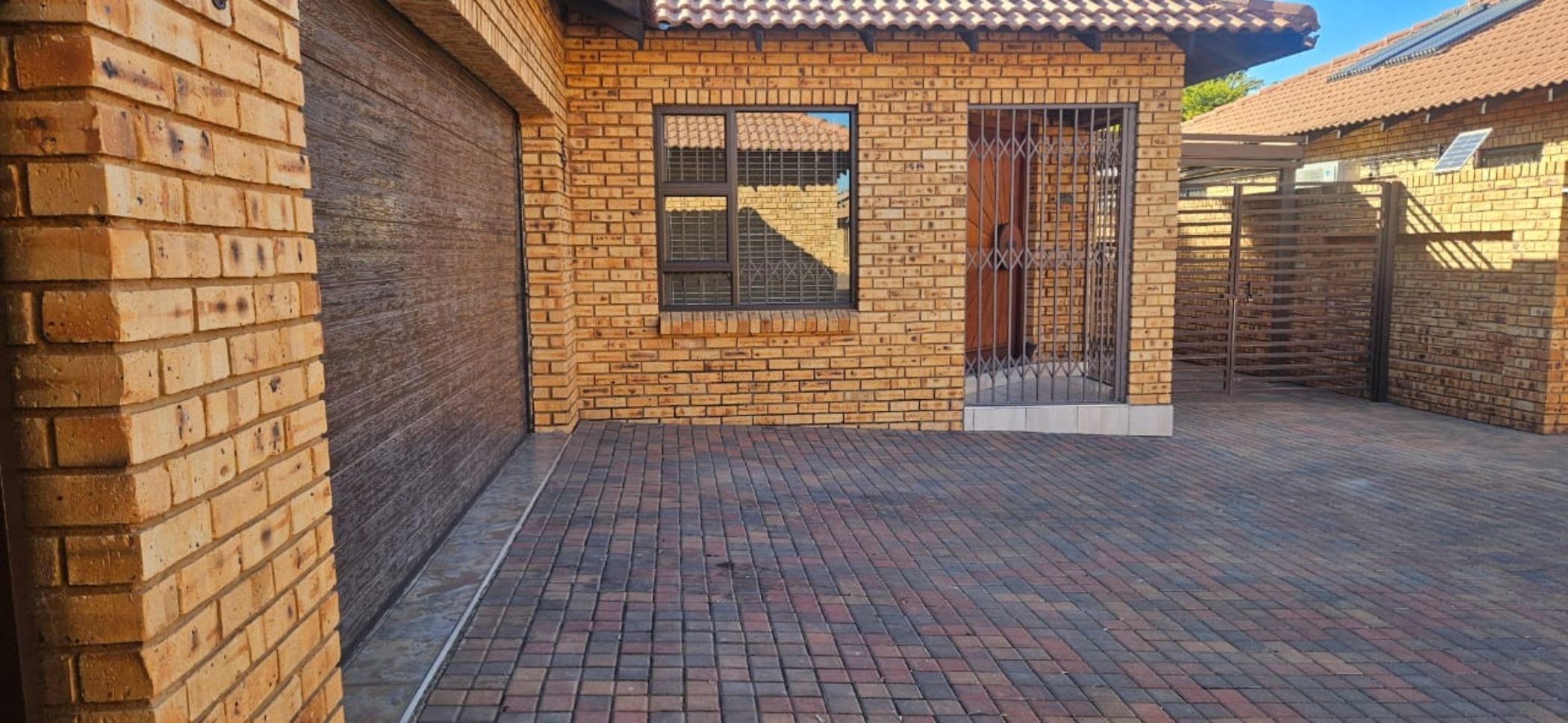 House let in New Redruth - 1GV1705054