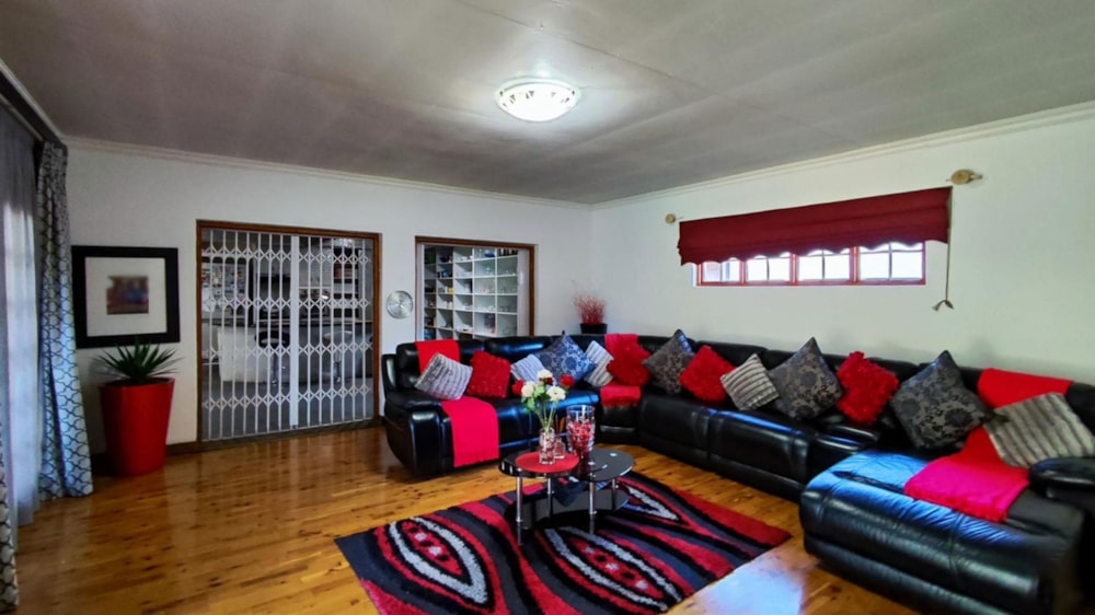 House for sale in Van Riebeeck Park, Kempton Park - KTP1704118 House for sale in Van Riebeeck Park, Kempton Park - KTP1704118