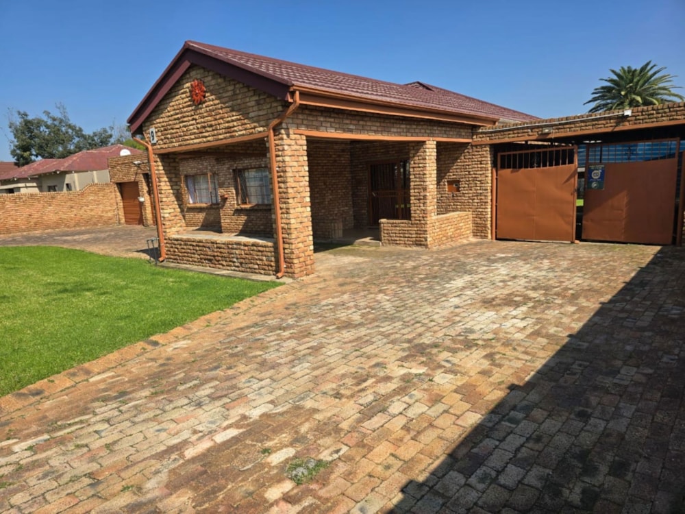 House for sale in Selection Park - 1SP1703952