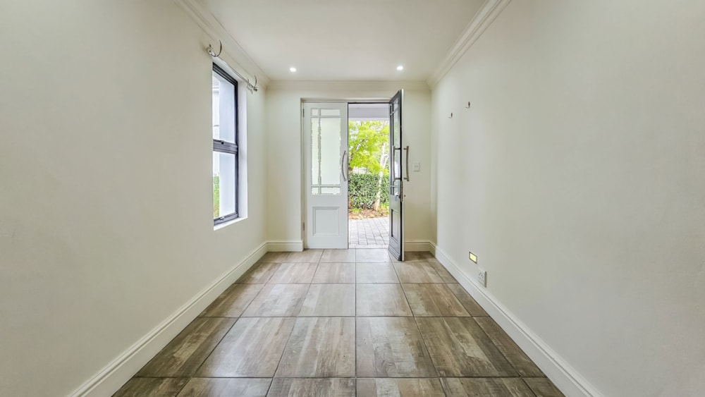 Security estate home let in Val de Vie Estate - VLV1704352 Security estate home let in Val de Vie Estate - VLV1704352