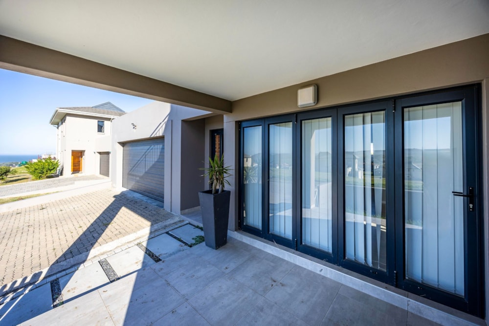 House for sale in Kidds Beach - 1EZ1704206