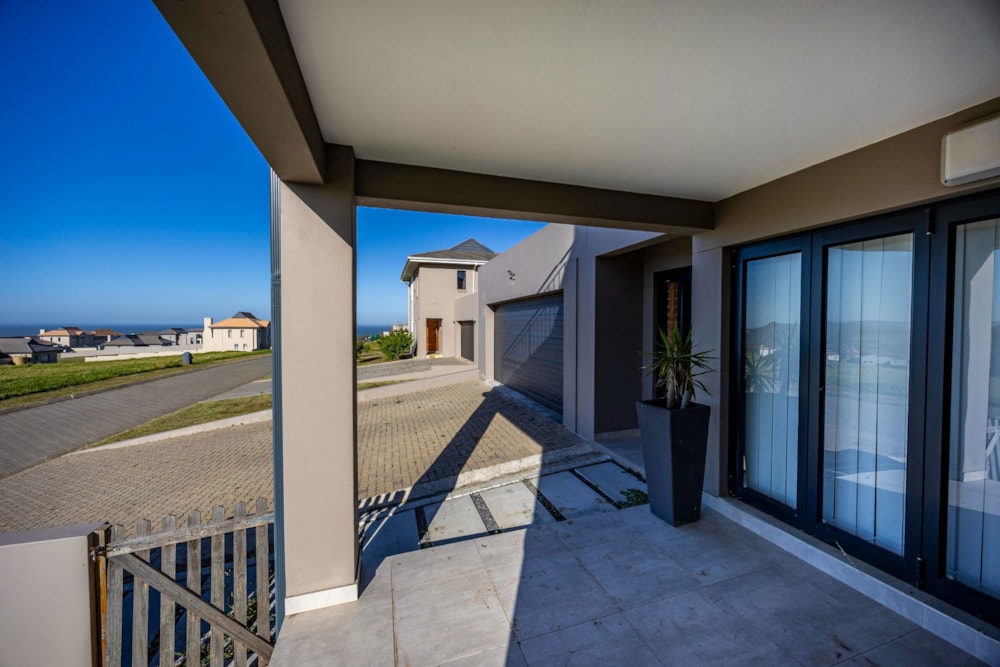 House for sale in Kidds Beach - 1EZ1704206