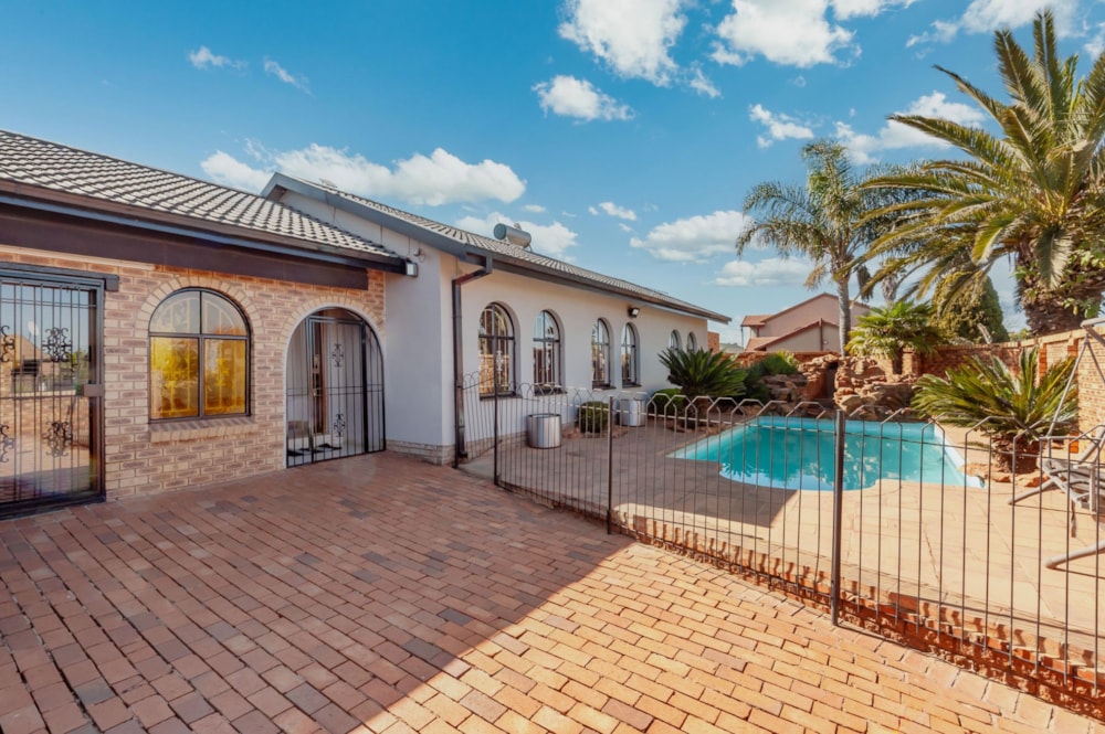 House for sale in Lenasia South - 1GV1704950