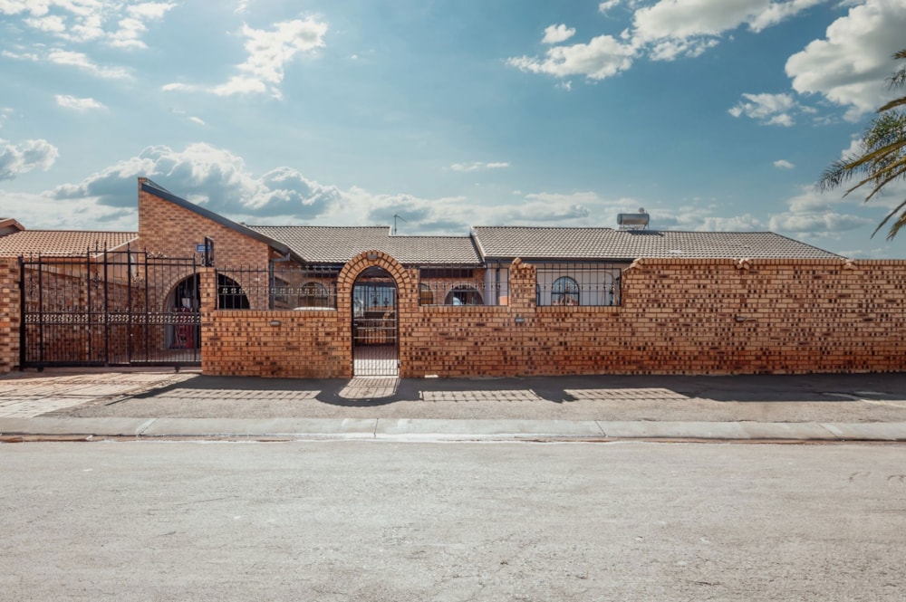 House for sale in Lenasia South - 1GV1704950 House for sale in Lenasia South - 1GV1704950