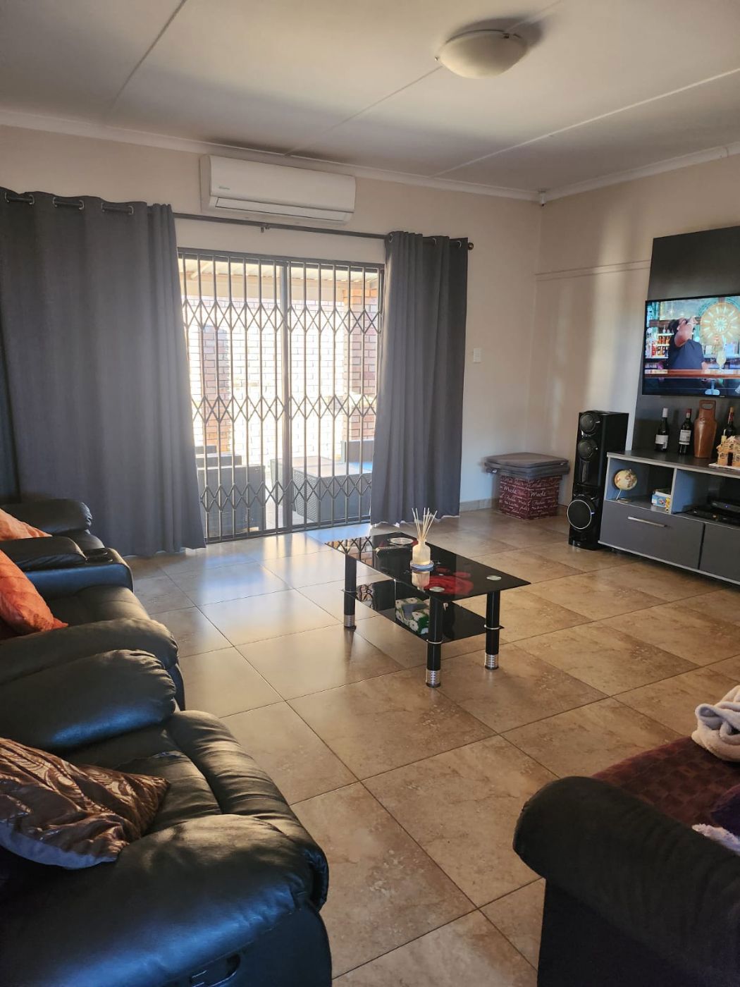 House let in Hillcrest, Kimberley - 1KJ1704433