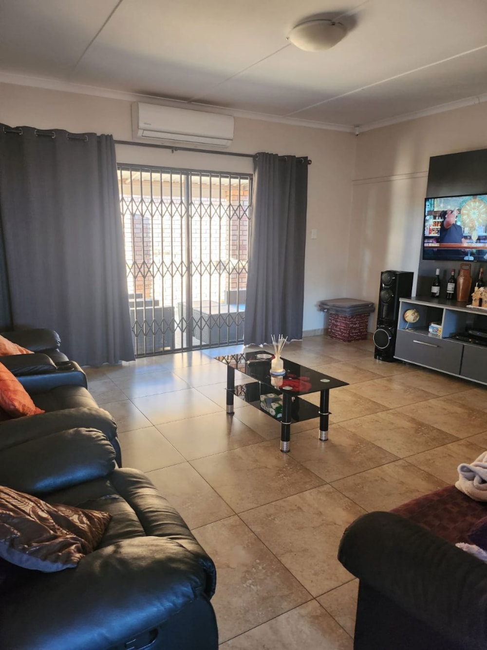 House let in Hillcrest, Kimberley - 1KJ1704433 House let in Hillcrest, Kimberley - 1KJ1704433