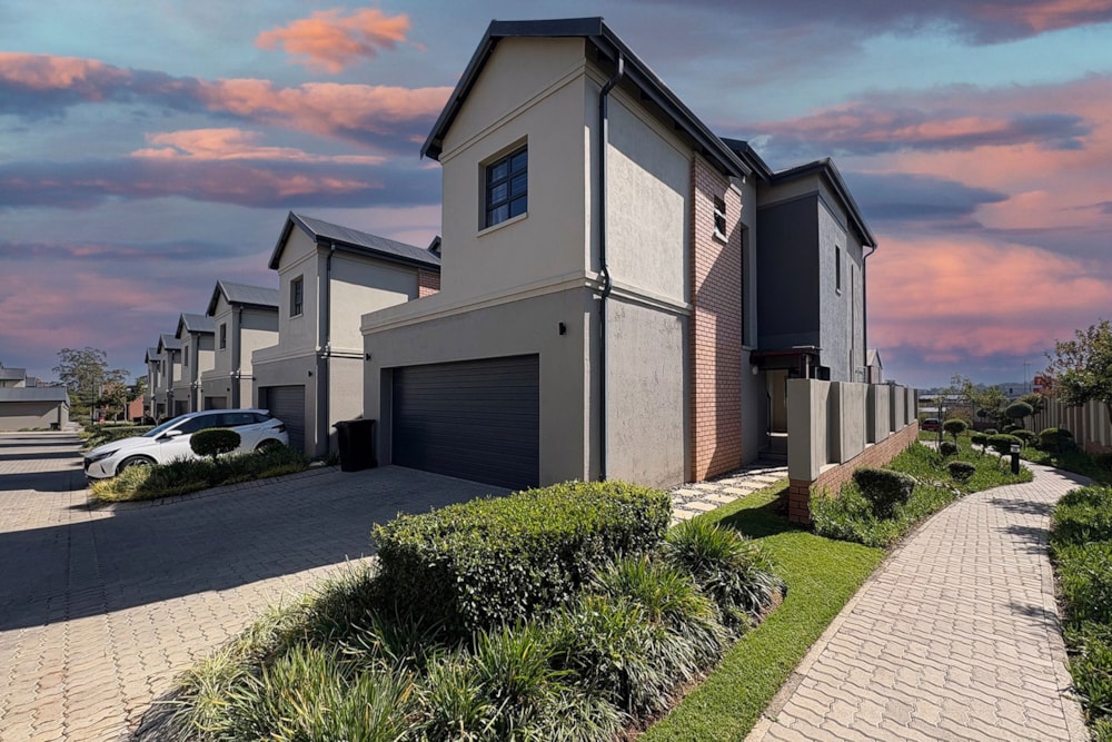 Double-storey cluster for sale in Kyalami AH - MR1705080
