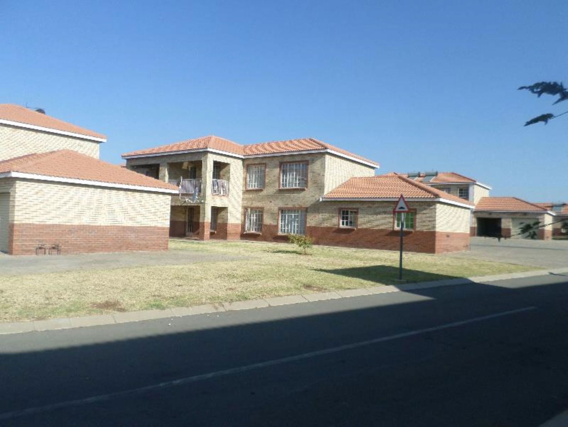Apartment to rent in Rustenburg - 1RU1680063