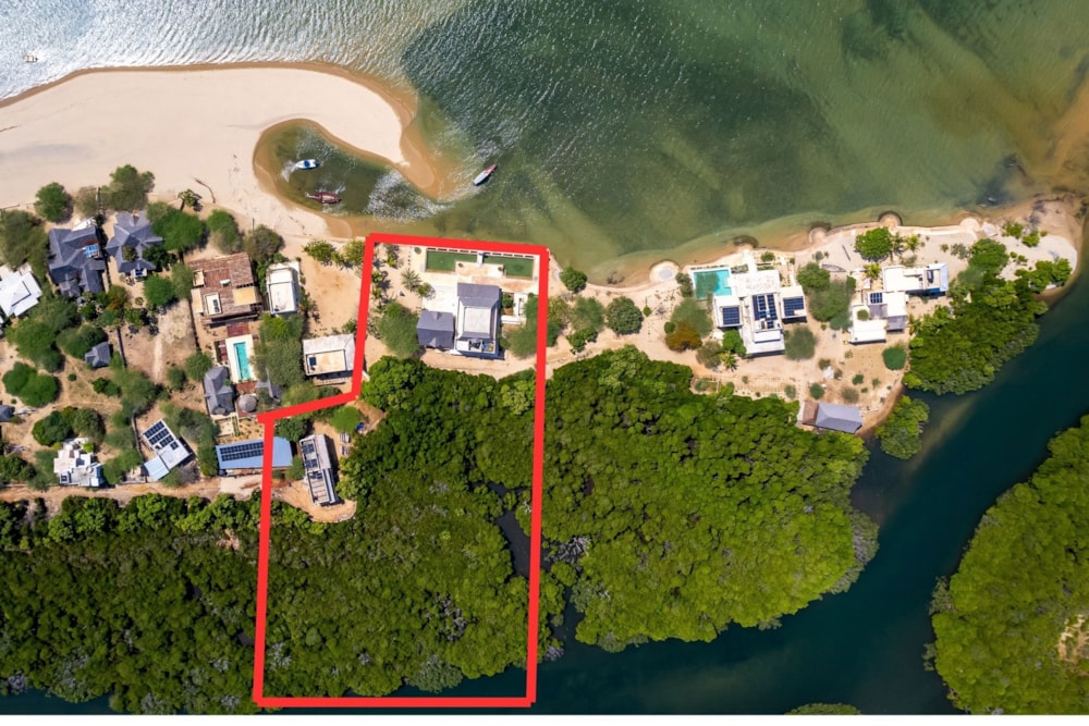 Beachfront villa for sale in Lamu, Kenya - 3KE1680431 Beachfront villa for sale in Lamu, Kenya - 3KE1680431
