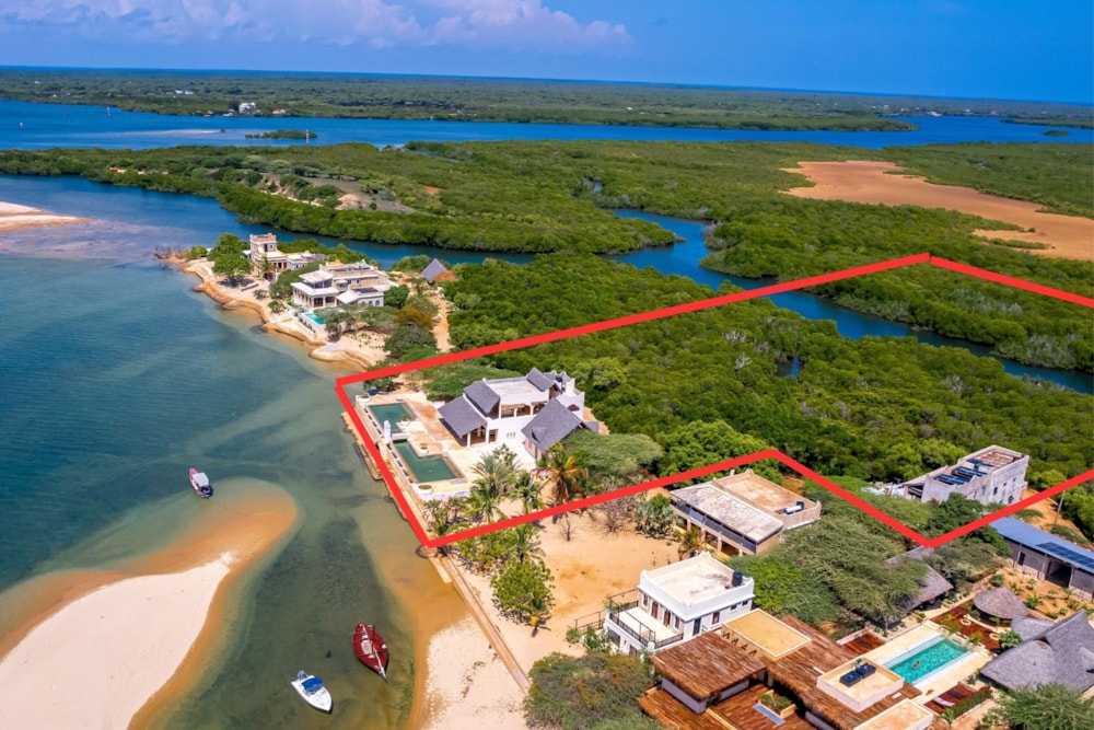 Beachfront villa for sale in Lamu, Kenya - 3KE1680431 Beachfront villa for sale in Lamu, Kenya - 3KE1680431