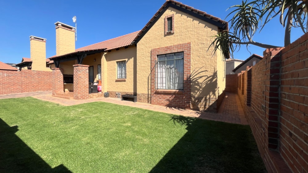 Security estate home for sale in Bendor - 1PS1703484