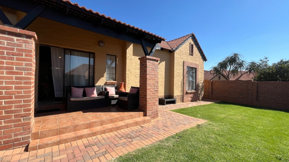 Security estate home for sale in Bendor - 1PS1703484