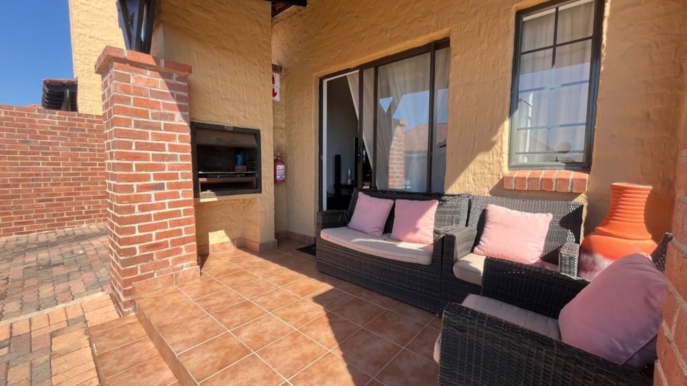 Security estate home for sale in Bendor - 1PS1703484