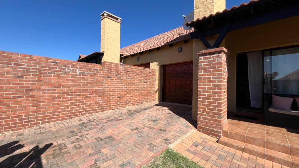 Security estate home for sale in Bendor - 1PS1703484