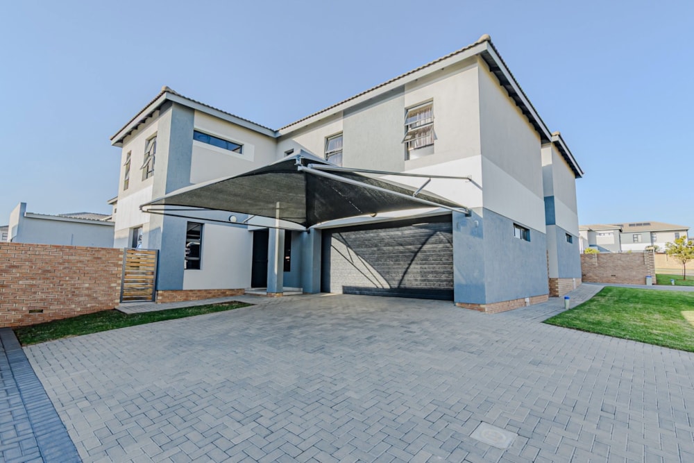 Security estate home for sale in Thatchfield - CN1706023