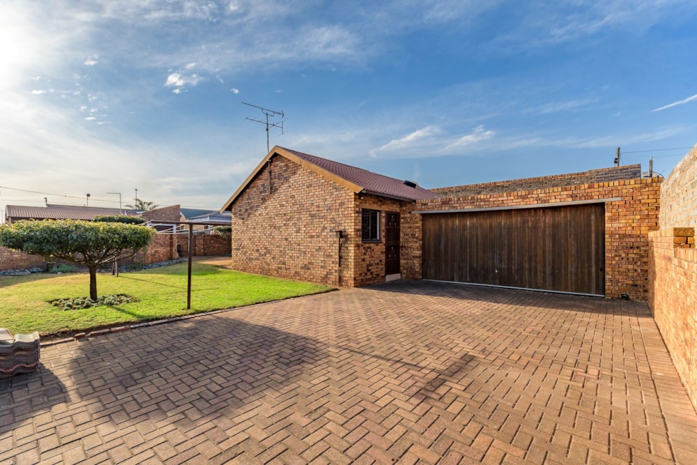 House for sale in Etwatwa - EN1703552 House for sale in Etwatwa - EN1703552