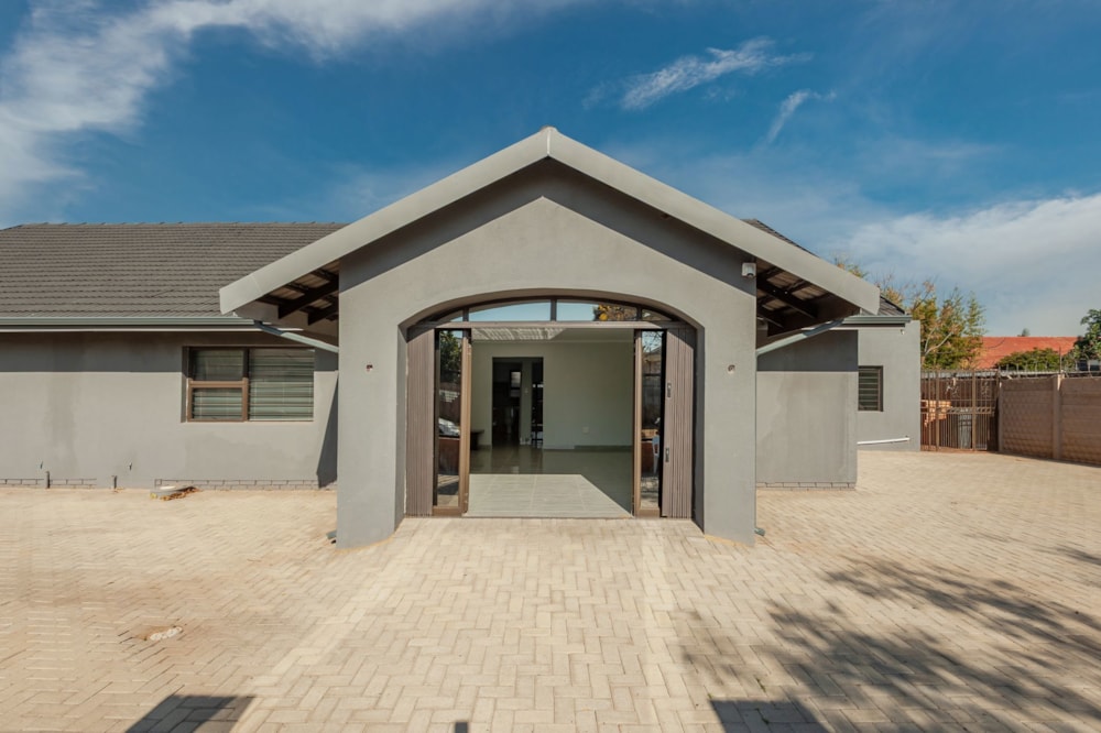 Commercial Building to rent in Lenasia - 1GV1702927 Commercial Building to rent in Lenasia - 1GV1702927
