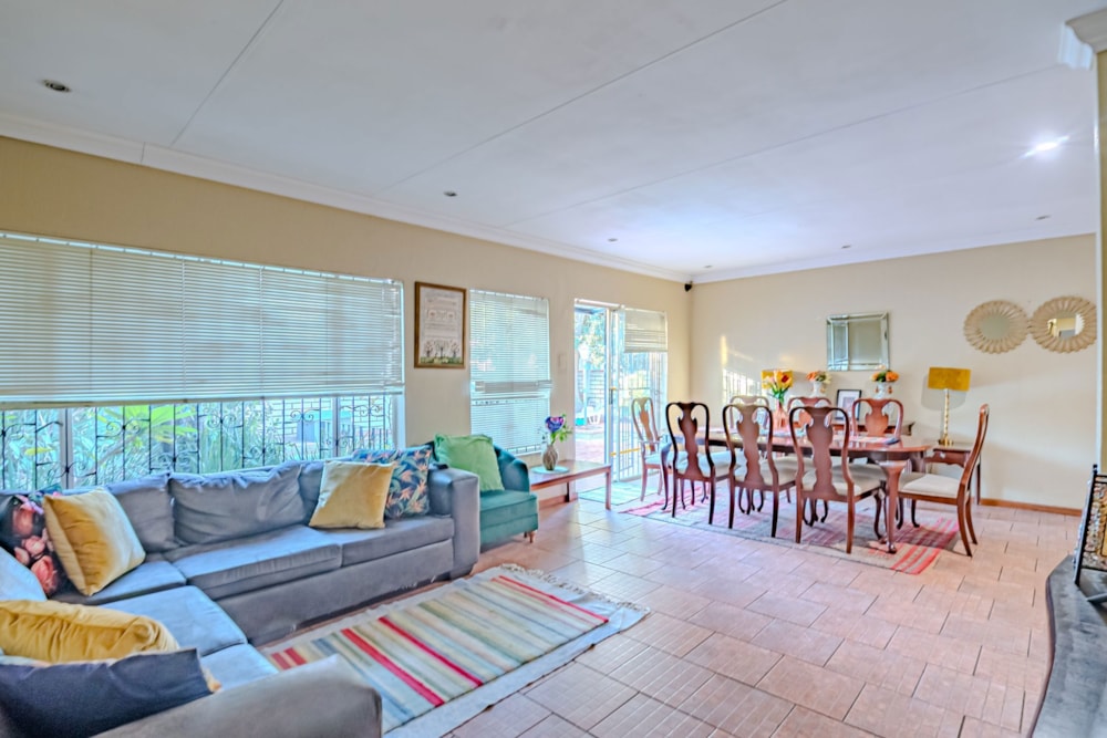 Double-storey house for sale in Pierre van Ryneveld - CN1703201 Double-storey house for sale in Pierre van Ryneveld - CN1703201