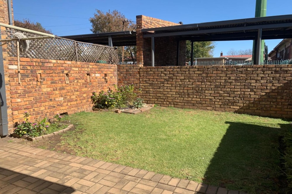 Townhouse for sale in Middelburg Central (Mpumalanga Central)  - 1MD1700053