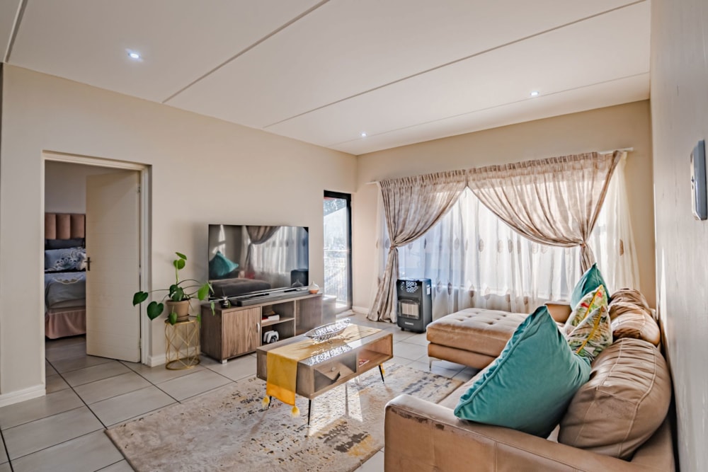 Apartment for sale in Die Hoewes - CN1701532