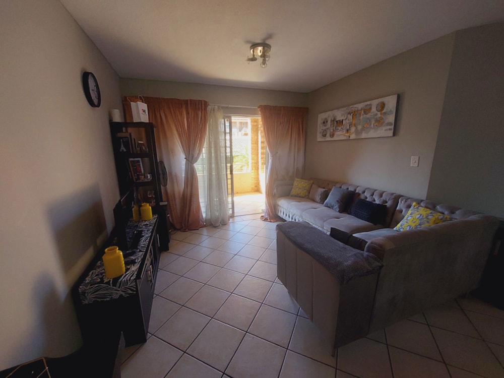 Apartment for sale in Die Hoewes - CN1702978