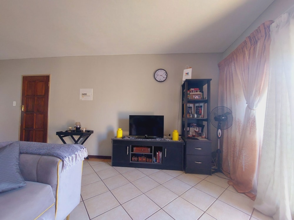 Apartment for sale in Die Hoewes - CN1702978