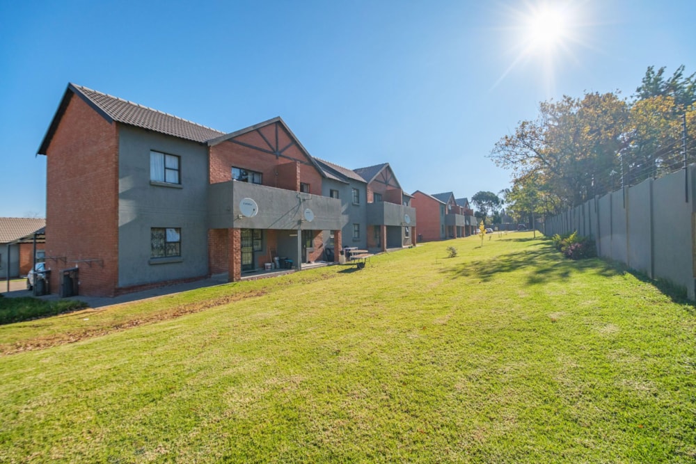 Apartment for sale in Ruimsig - RAN1704036 Apartment for sale in Ruimsig - RAN1704036