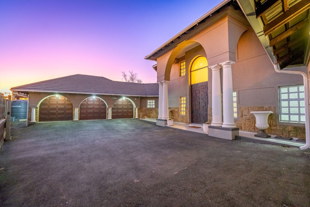 Double-storey house for sale in Constantia Kloof - RAN1703343 Double-storey house for sale in Constantia Kloof - RAN1703343