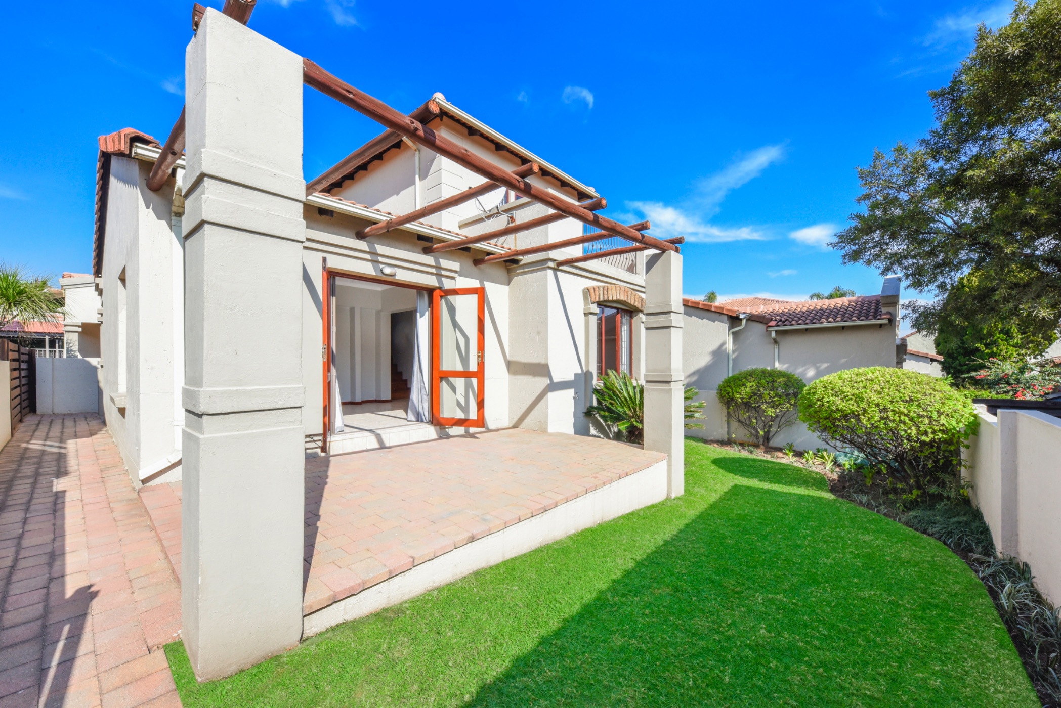 Townhouse let in Douglasdale - FYL1716988