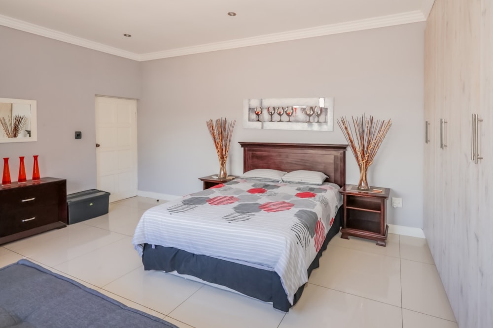 Security estate home to rent in Magalies Golf Estate - 1HR1746786 Security estate home to rent in Magalies Golf Estate - 1HR1746786